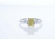 Load image into Gallery viewer, Ring 18k gold s/w fancy Diamond