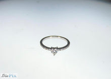 Load image into Gallery viewer, Engagement RING 18KWGOLD s/w HS Diamond.